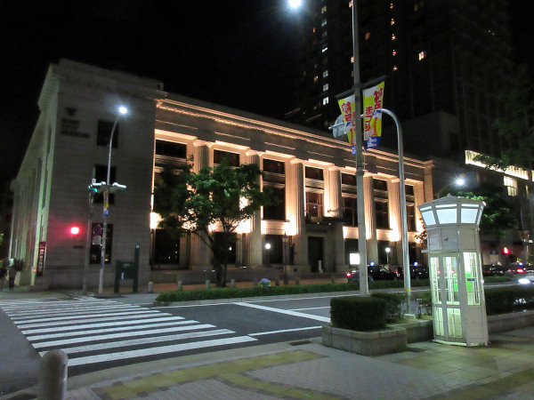 夜の神戸市立博物館