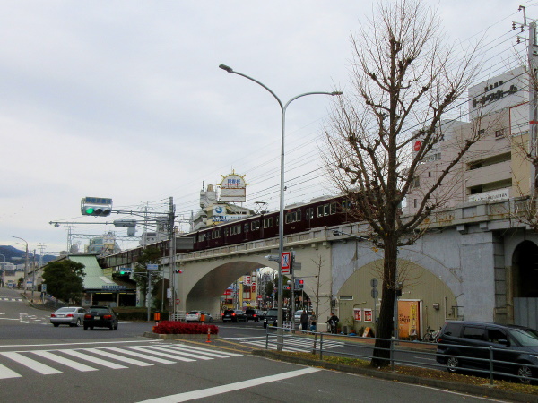 阪急王子公園駅と原田拱渠 (原田拱橋)
